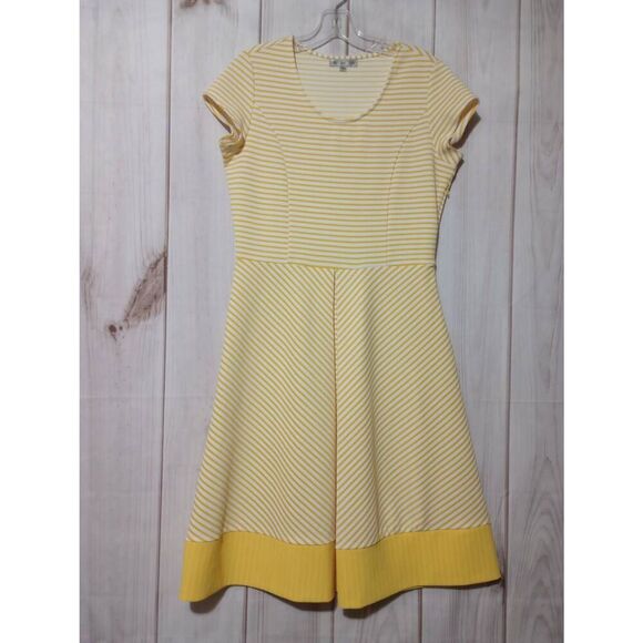 DE Collection Dress Ladies Medium Yellow White Stripe Capped Sleeve Fit and Flar - Picture 1 of 8